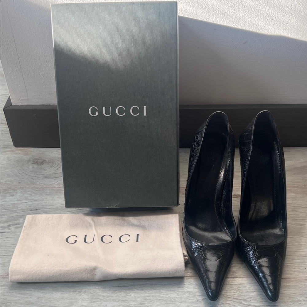 Gucci Black Croc-Embossed Pumps